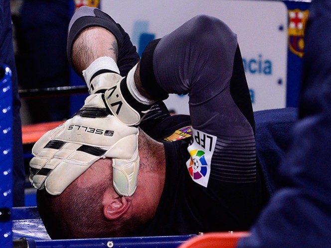 Barcelona: Víctor Valdés estará siete meses inactivo tras lesión