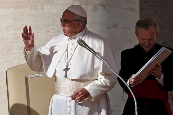 Los chismosos y las chismosas, “son terroristas”: papa Francisco