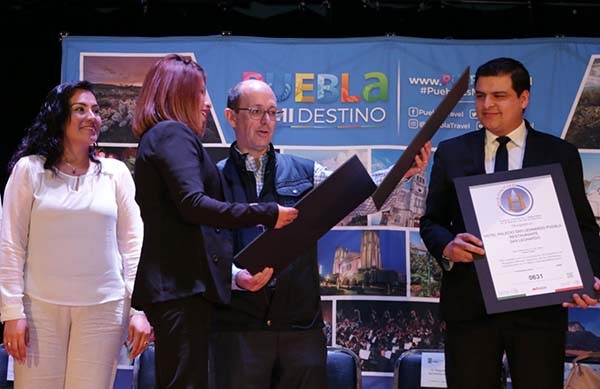 Puebla entrega acreditaciones y certificaciones federales a prestadores de servicios turísticos