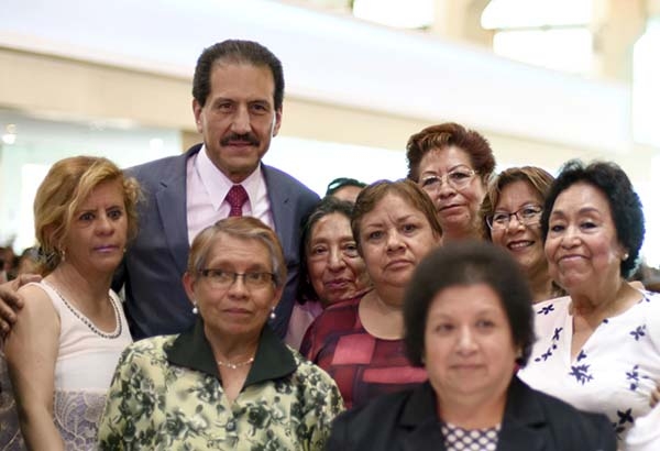 La mayor riqueza de la Universidad es su capital humano: Alfonso Esparza Ortiz