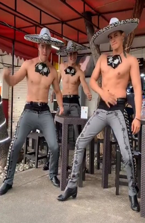 ¿Conociste a los Guapayasos? Ahora llegan los Guapacharros a redes sociales