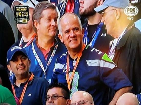 El senador Ernesto Cordero desdeña al Congreso y se va al Super Bowl