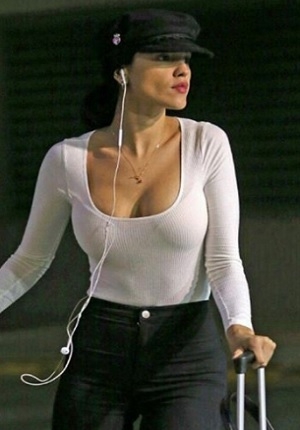 Eiza González sorprendió con escote