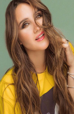 Dulce María presume traje de baño en redes sociales