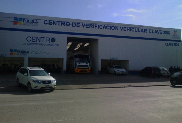 Profepa clausura tres verificentros en Puebla por incumplir norma
