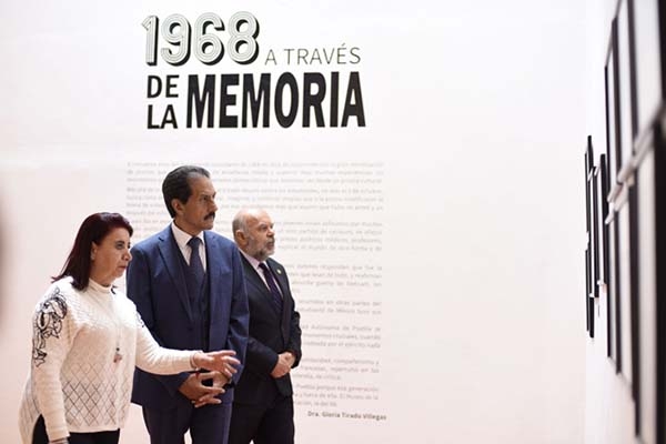 El rector de la BUAP inauguró la exposición fotográfica “1968 a través de la memoria”