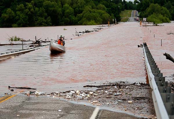 Lluvias récord y tornados obligan desalojo de 2 mil personas en EU