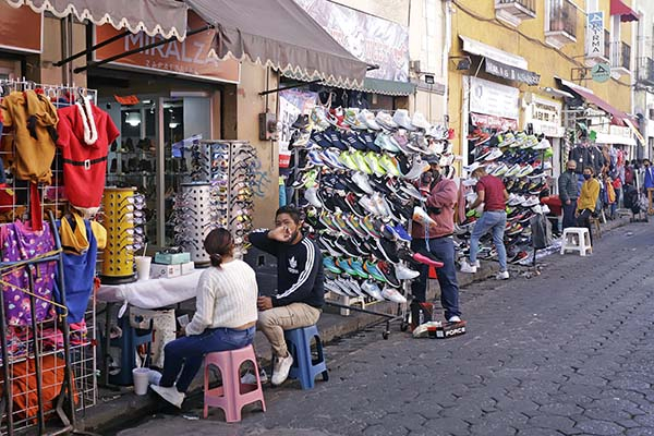 Autorizan ambulantaje en el centro de Puebla para fiestas decembrinas