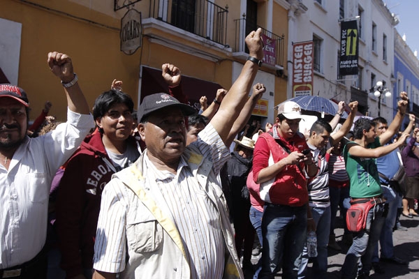 Hartos del crimen, comerciantes exigen destituir al edil de Texmelucan