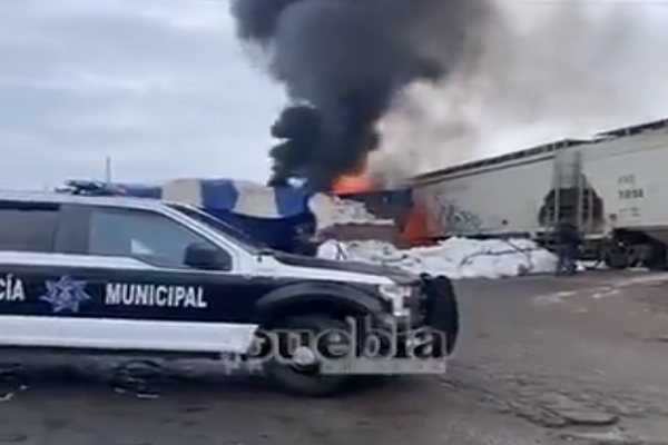 Tráiler colisiona contra tren por intentar ganar el paso en Huamantla, Tlaxcala