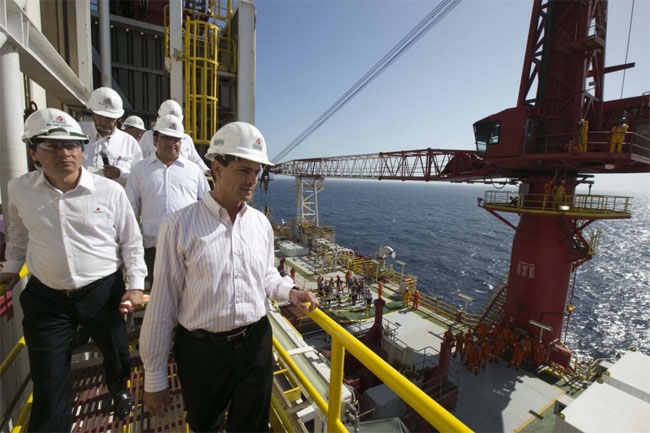Pemex seguirá en manos del Estado mexicano, insiste Peña Nieto