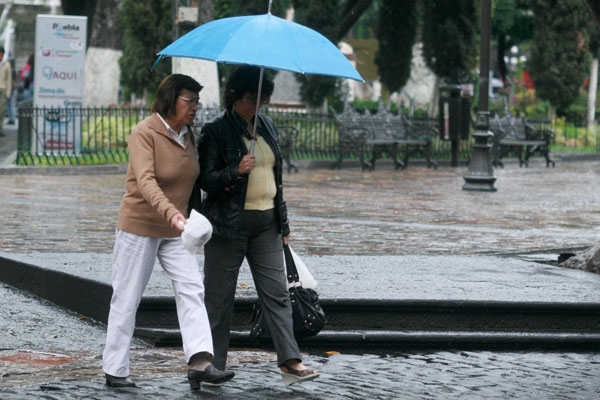 Lluvias fuertes en Puebla por entrada de humedad del Pacífico