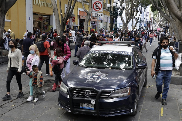 Más de 2 mil policías municipales mantienen vigilancia por el Buen Fin