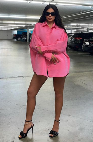 Kylie Jenner cautiva con traje de baño en redes sociales