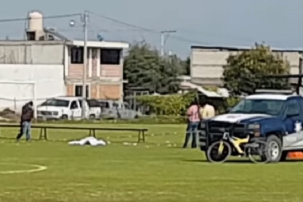 Ya son tres muertos por balacera en campo de futbol de Xalmimilulco