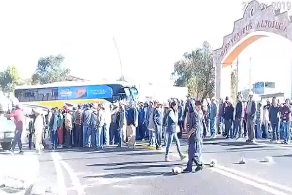 Queman patrulla y vehículos del ayuntamiento de Aljojuca