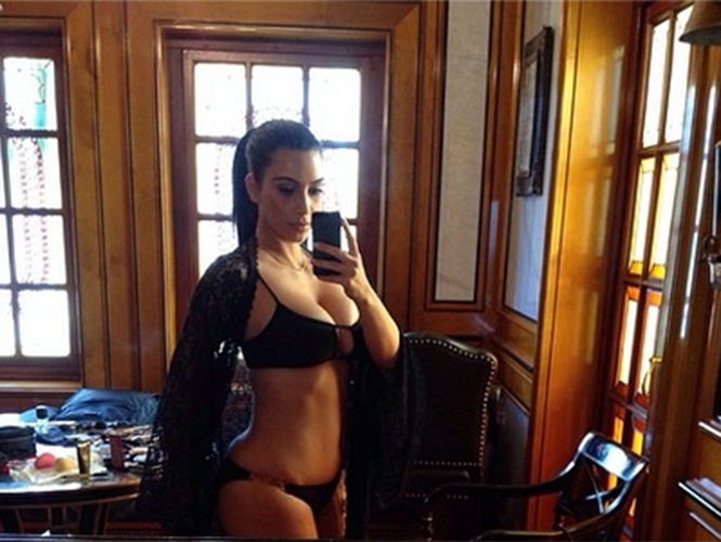 Kim Kardashian enciende playas de Tailandia en bikini
