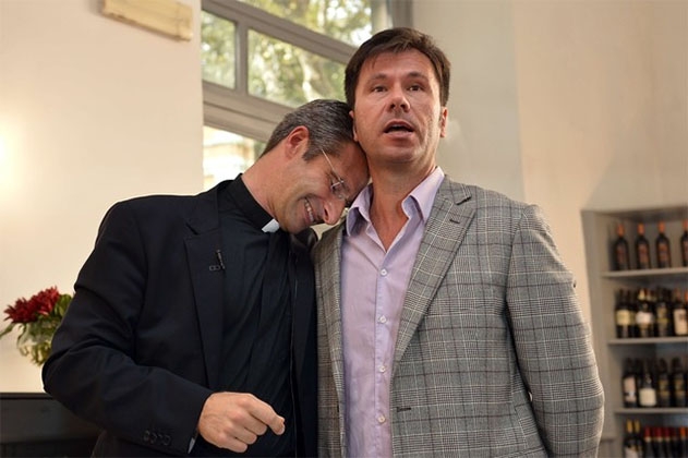 Teólogo del Vaticano se declara homosexual y lo expulsan