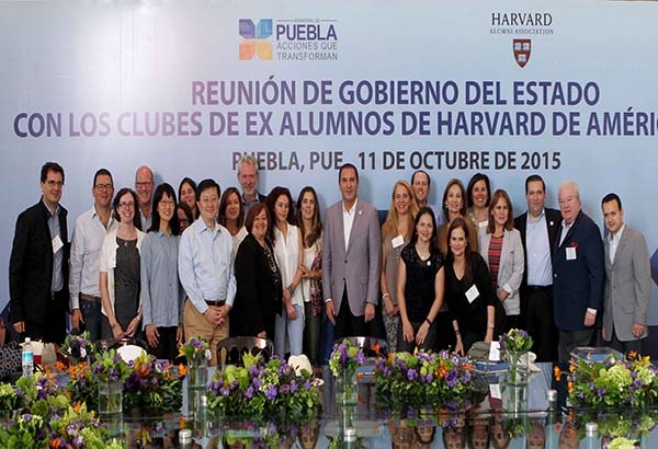 Moreno Valle se reúne con ex alumnos de Harvard