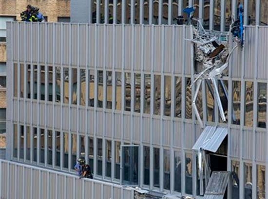 Cae carga de grúa desde piso 28 de edificio en NY; lesiona a 10 personas
