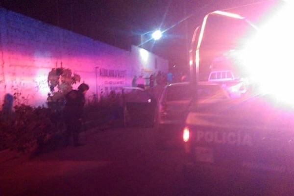 Acribillan a dos hermanos en Santa Ana Xalmimilulco