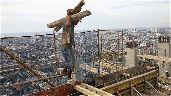 Gobierno e IP emplearán a albañiles poblanos que regresan deportados de Estados Unidos