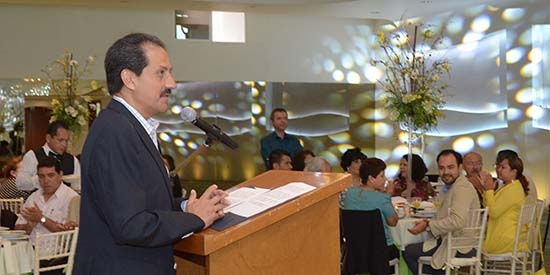 Rector de la BUAP encabeza festejos por Día del Contador
