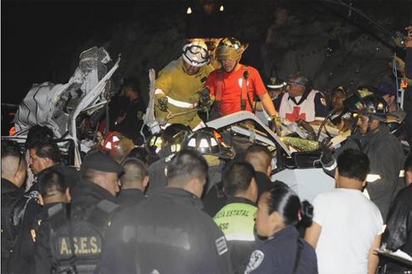 Mueren 15 personas en dos accidentes automovilísticos en Edomex