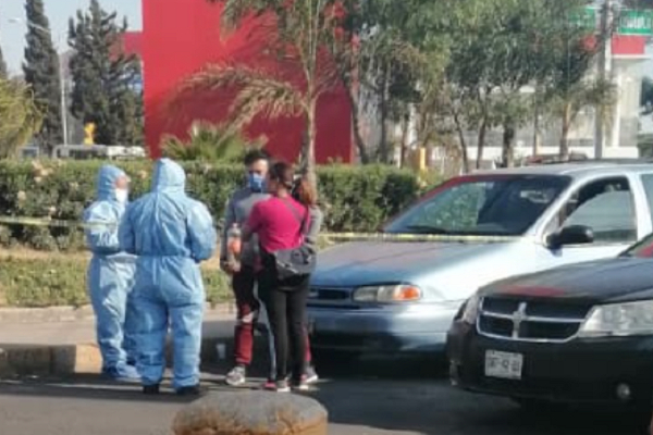 Muere hombre en el interior de su camioneta en el Bulevar Hermanos Serdán