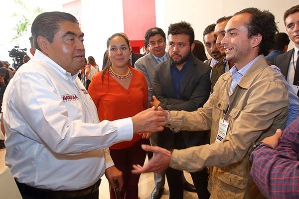 Barbosa en la Upaep: 20% de posiciones en el gobierno serán para jóvenes