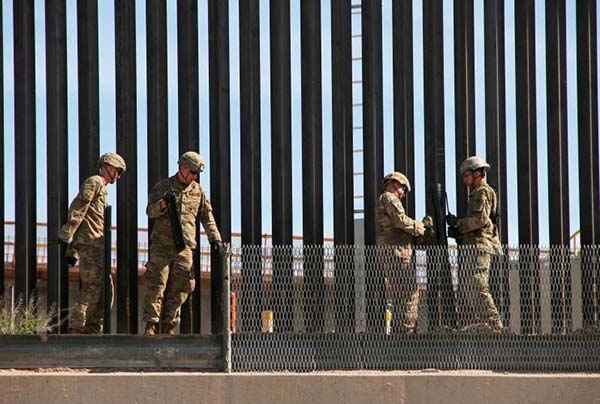Soldados mexicanos confrontan a militares en EU