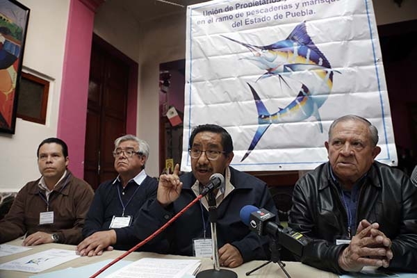 Comerciantes de mariscos solicitan a Claudia Rivera una central de abasto especializada