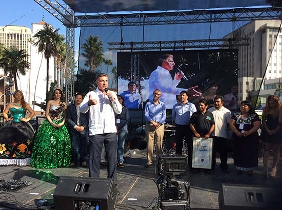 Tony Gali participa en la Feria de los Moles en Los Ángeles