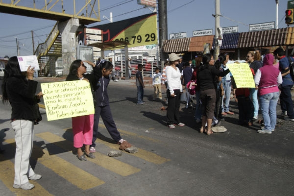 SEP atiende demandas de padres de familia de la escuela Emiliano Zapata