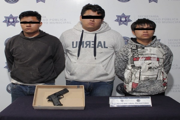 Robaron camioneta con mercancía y fueron detenidos en Xochimehuacán