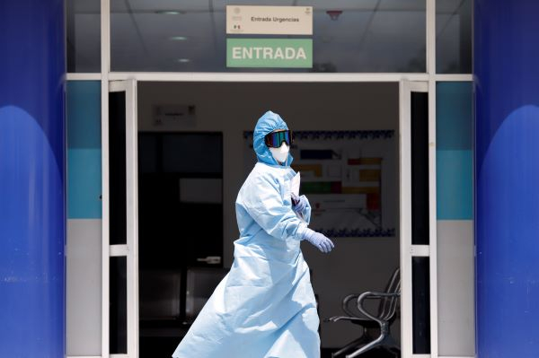 Son trabajadores de la salud el 21% de enfermos por COVID en Puebla