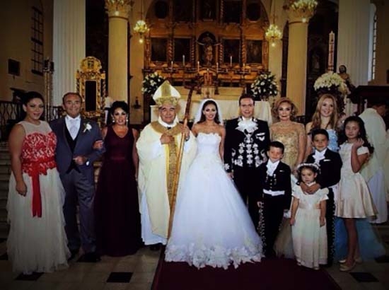 Obispo de San Cristóbal defiende boda Velasco-Anahí de ataques y “habladurías”