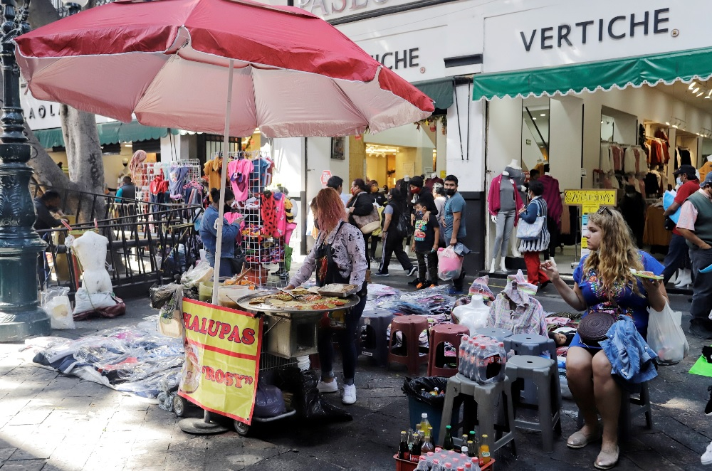 Barbosa alerta sobre contagio exponencial en Puebla Capital; urge a detener ambulantaje