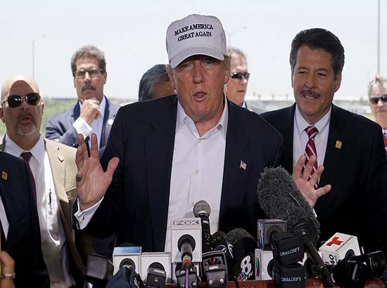 Desde la frontera, Trump insiste en hacer un enorme muro antimexicanos