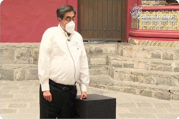 Barbosa pide que retiren su estatua de la presidencia municipal de Zinacatepec