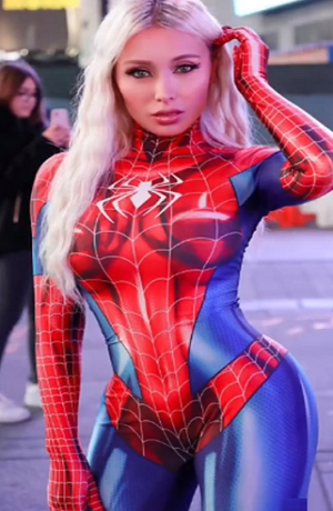 Daniella Chávez enciende Instagram con bikini azul