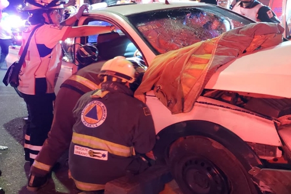 Mujer murió prensada por camioneta en el Bulevar Hermanos Serdán