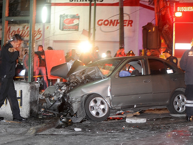 Muere por realizar juegos sexuales mientras conducía auto