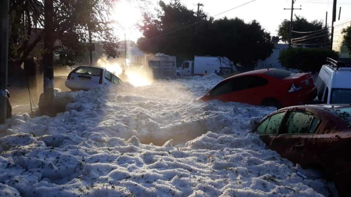 Granizada deja capa de hielo de 1.5 metros en Guadalajara