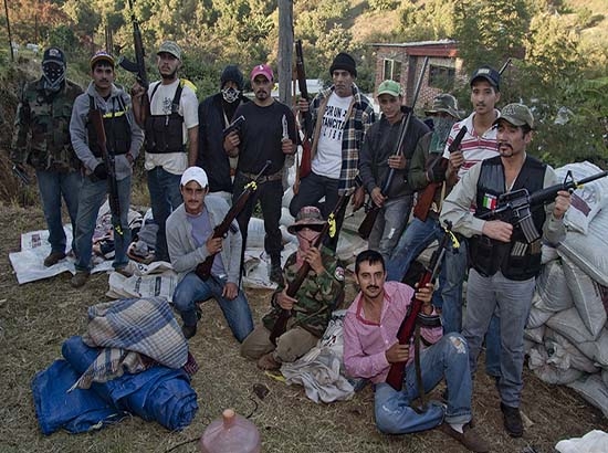 Templarios contaban con minisúper y centro de relajación: PGJE