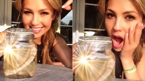Thalía muestra sus “costillas” a fans filipinos