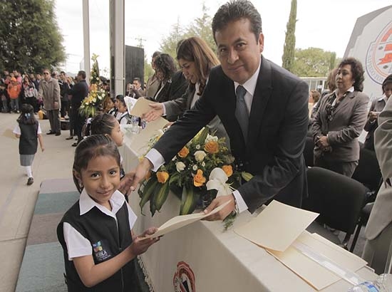 Paisano anuncia obras para el Centro Escolar Alfredo Toxqui