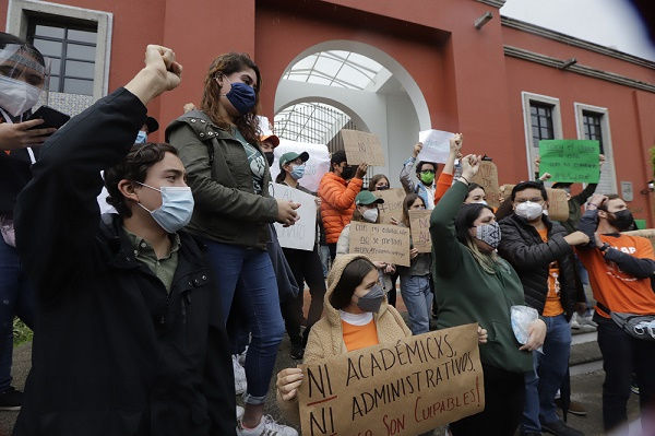 Estudiantes de la UDLAP se manifiestan y piden liberación del campus