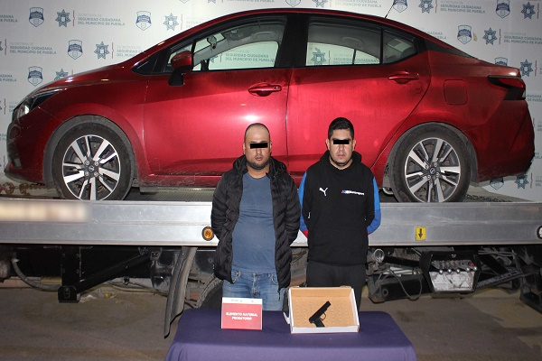 Pareja venía de la CDMX a robar vehículos a Puebla, son detenidos