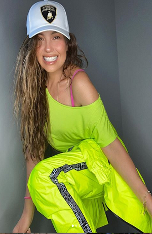 Thalía aparece en bikini rojo y sin maquillaje